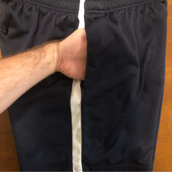 men’s navy athletic shorts with pockets - Picture 5 of 10